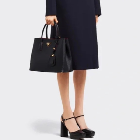 PRADA 100% AUTHENTIC BLACK SAFFIANO LEATHER WITH RED SMOOTH LEATHER INTERIOR - Picture 3 of 9